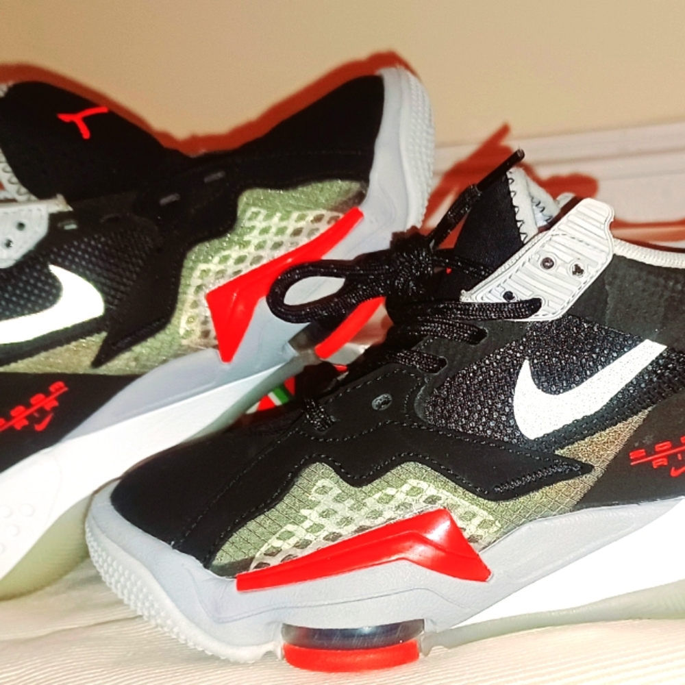 ◇ Jordan Zoom '92 Sneakers  ◇ Big Kids ◇